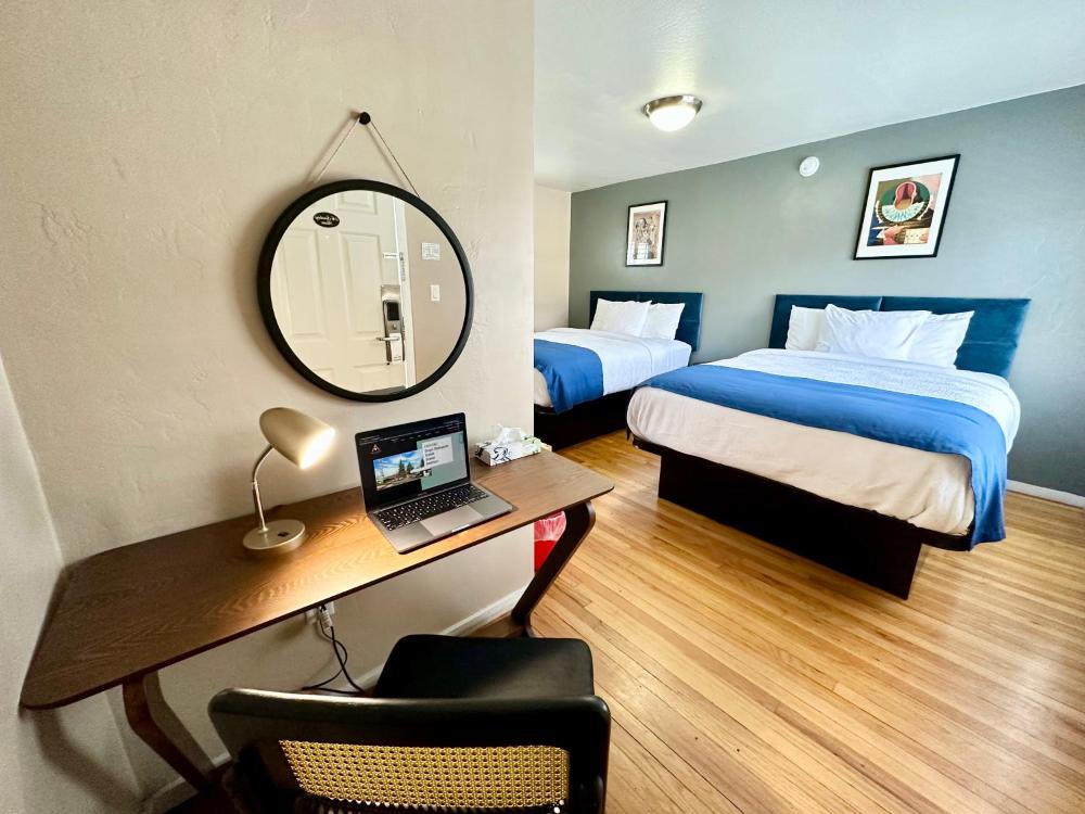 Queen Room with Two Queen Beds interior